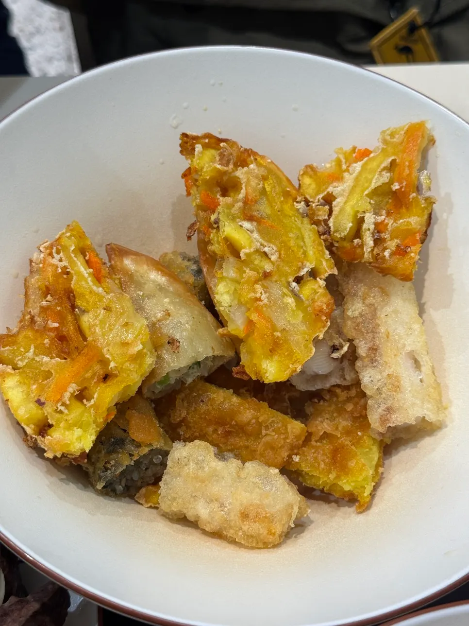 떡볶이 국물에 찍어 먹는 모둠튀김