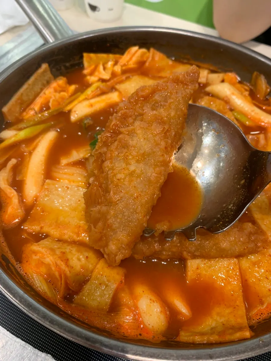 Instant tteokbokki simmering with a deepened color