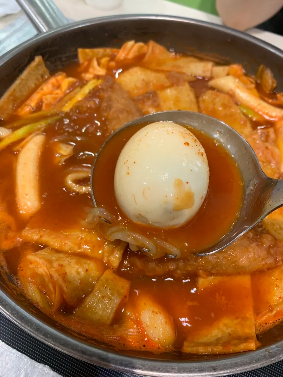 Fried snacks dipped in tteokbokki broth