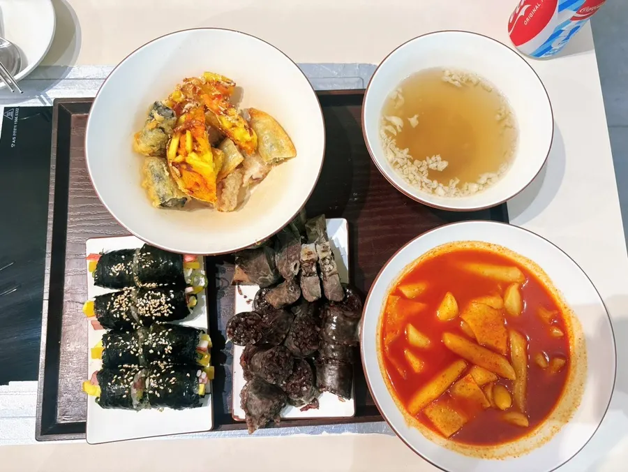 Hyeonseoni Set with tteokbokki, sundae, gimbap and fritters