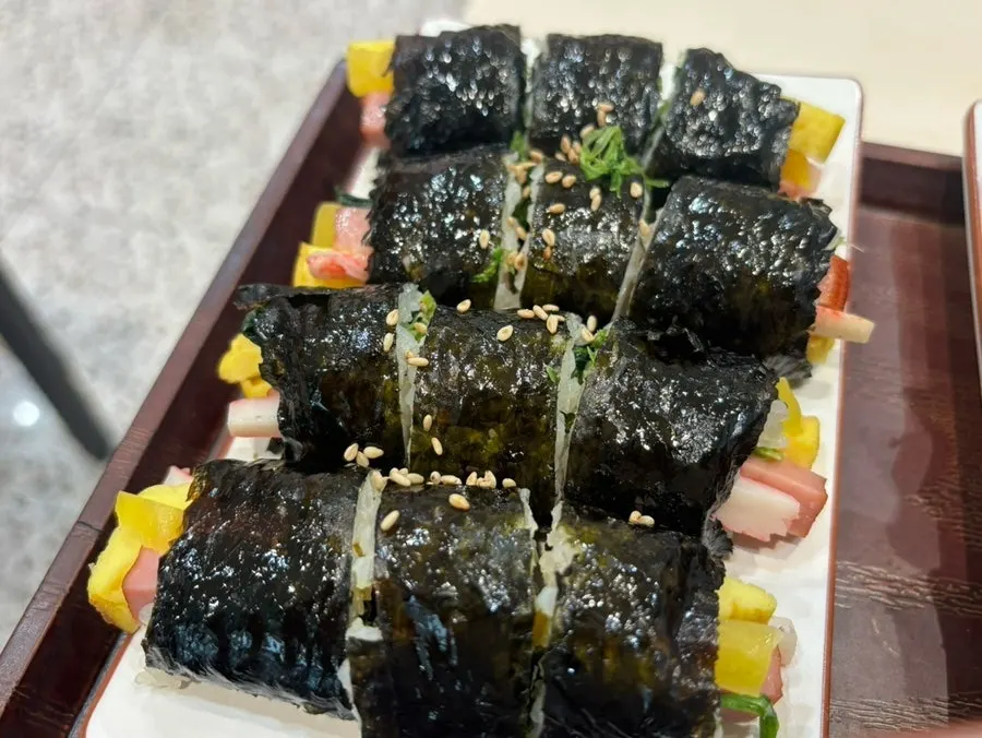 떡볶이 국물에 찍은 튀김