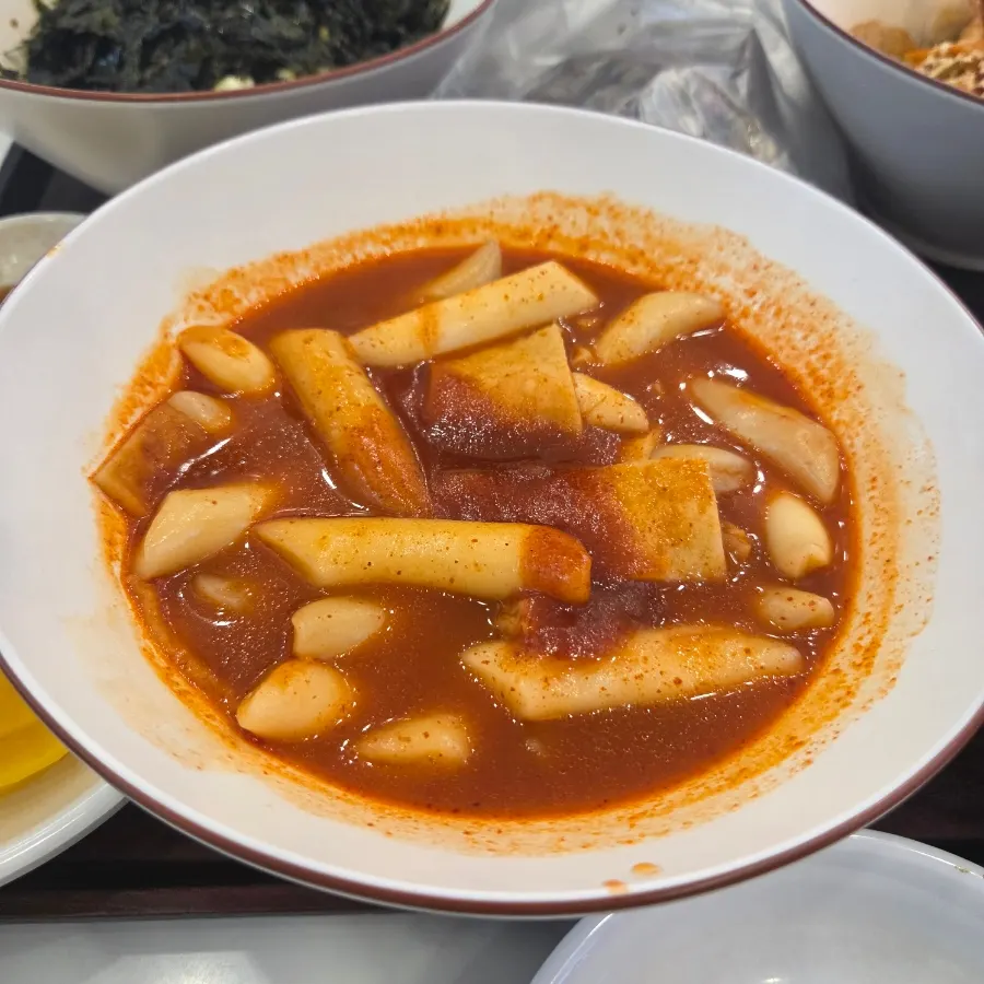 양념이 밴 현선이네 떡볶이