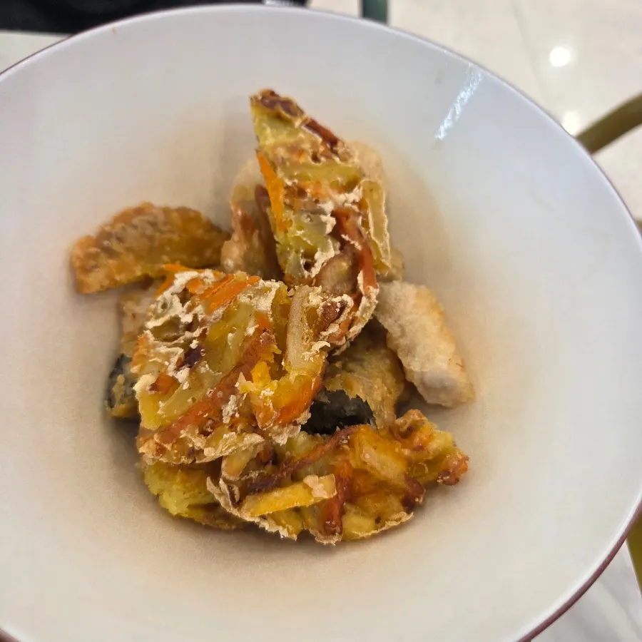 떡볶이 양념에 찍어 먹는 순대