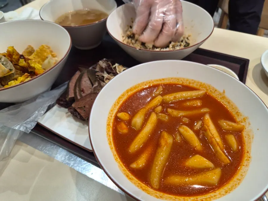 간과 내장이 함께 나온 순대 접시