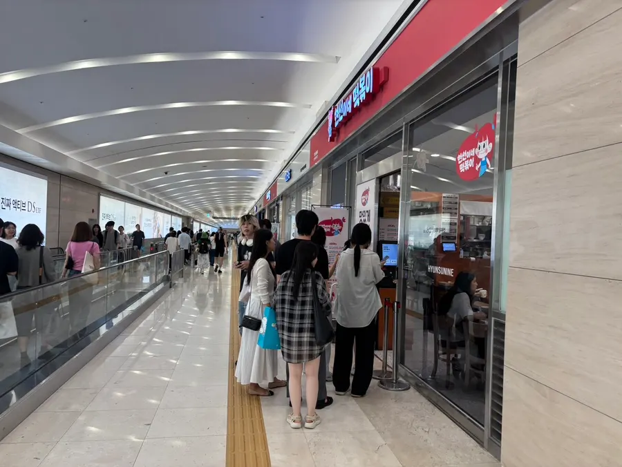 Exterior of Hyeonseonine Premium in the basement of IFC Mall