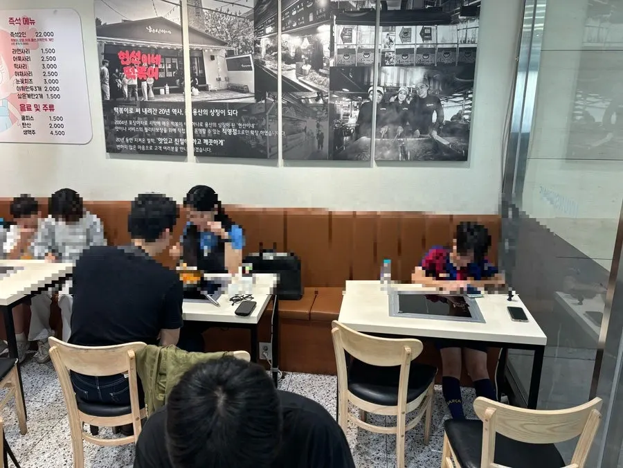 In-store menu guide listing set combinations