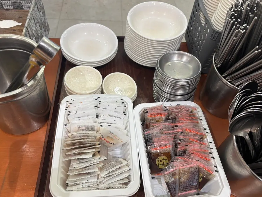 Tableware and side dishes at the self-serve bar