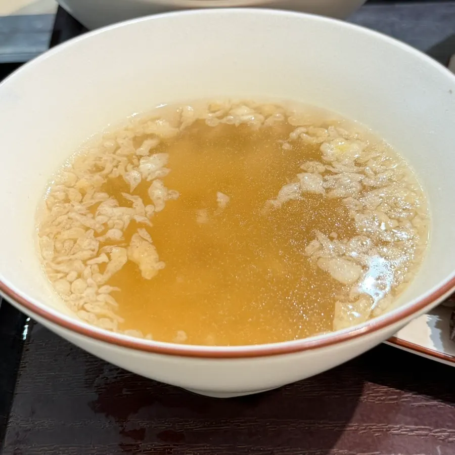 함께 나온 뜨끈한 오뎅국물