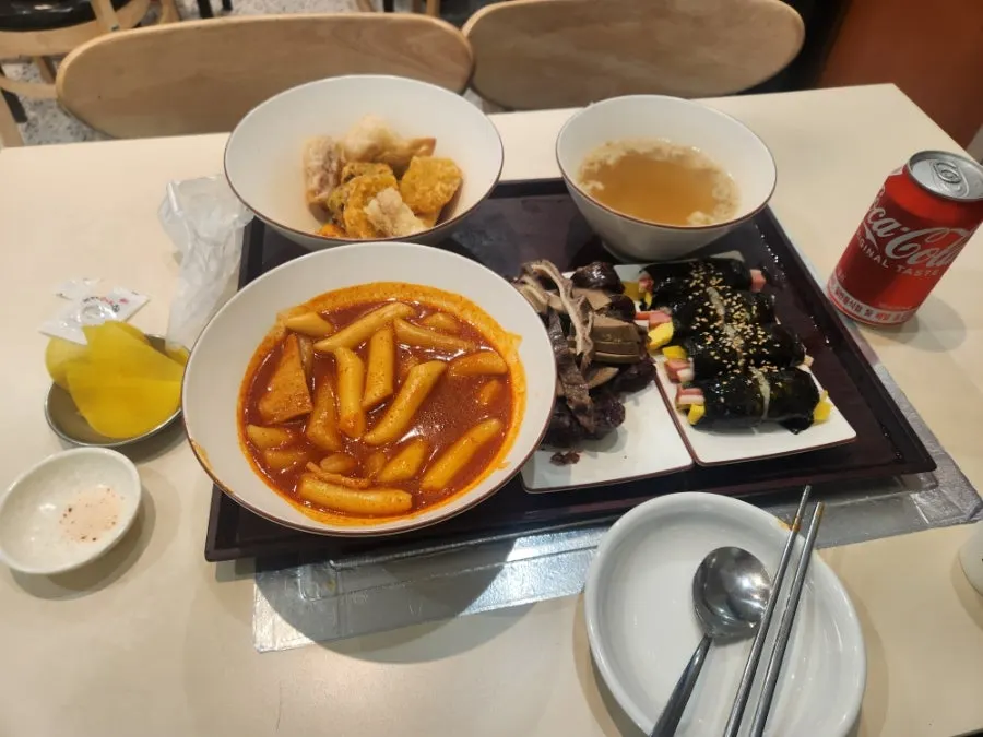 한입 크기로 나온 꼬마김밥