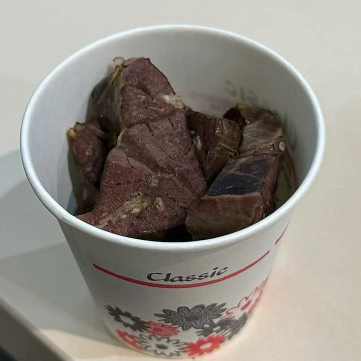 종이컵에 따로 챙긴 순대 내장