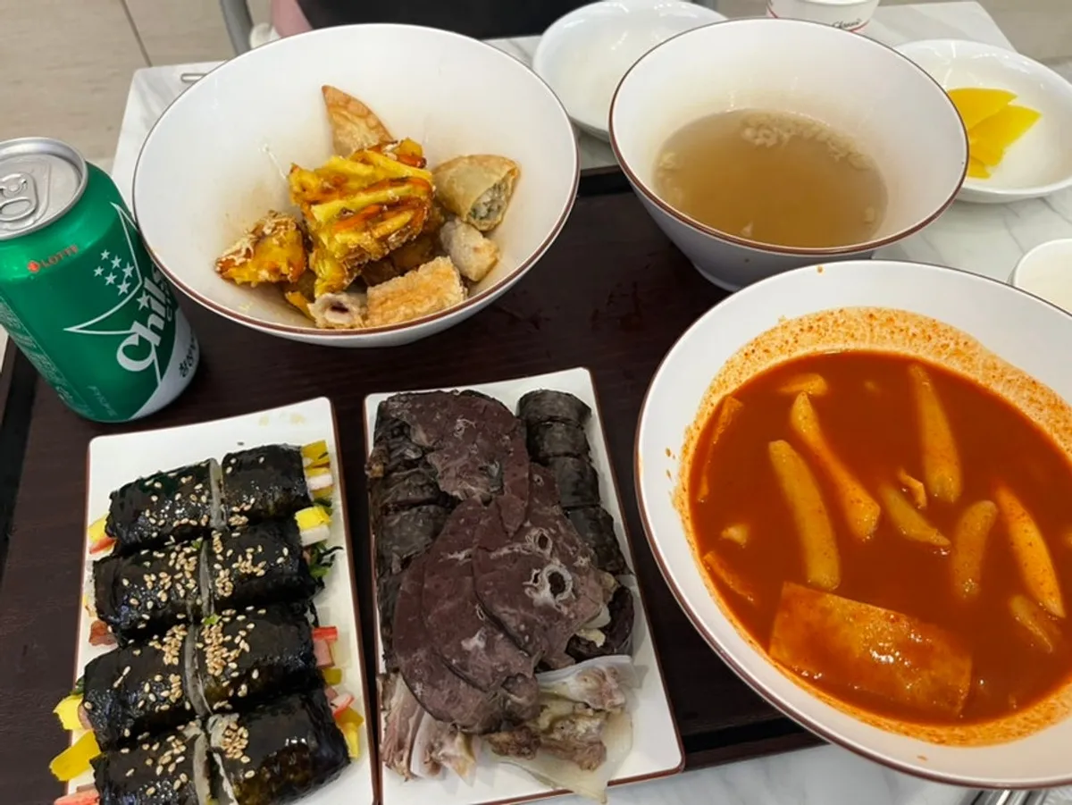 Main shot of the tteokbokki set at Hyeonseonine Premium IFC Mall Branch