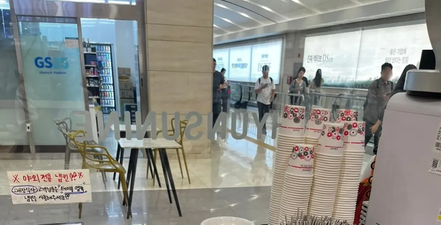 Outdoor table seating next to the GS25 convenience store