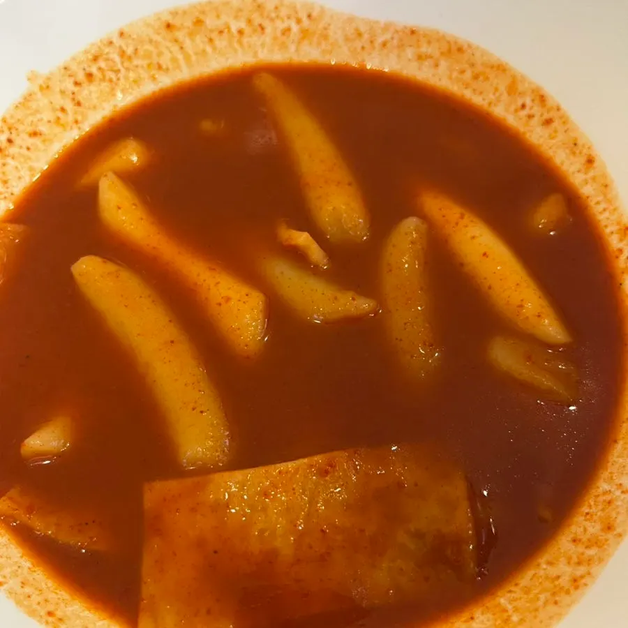 Broth tteokbokki ordered at mild spice level