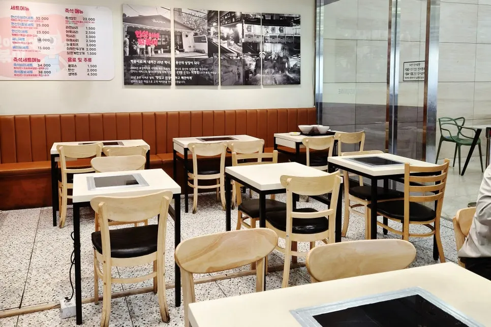 Hyeonseonine indoor 2-seat and 3–4 seat tables