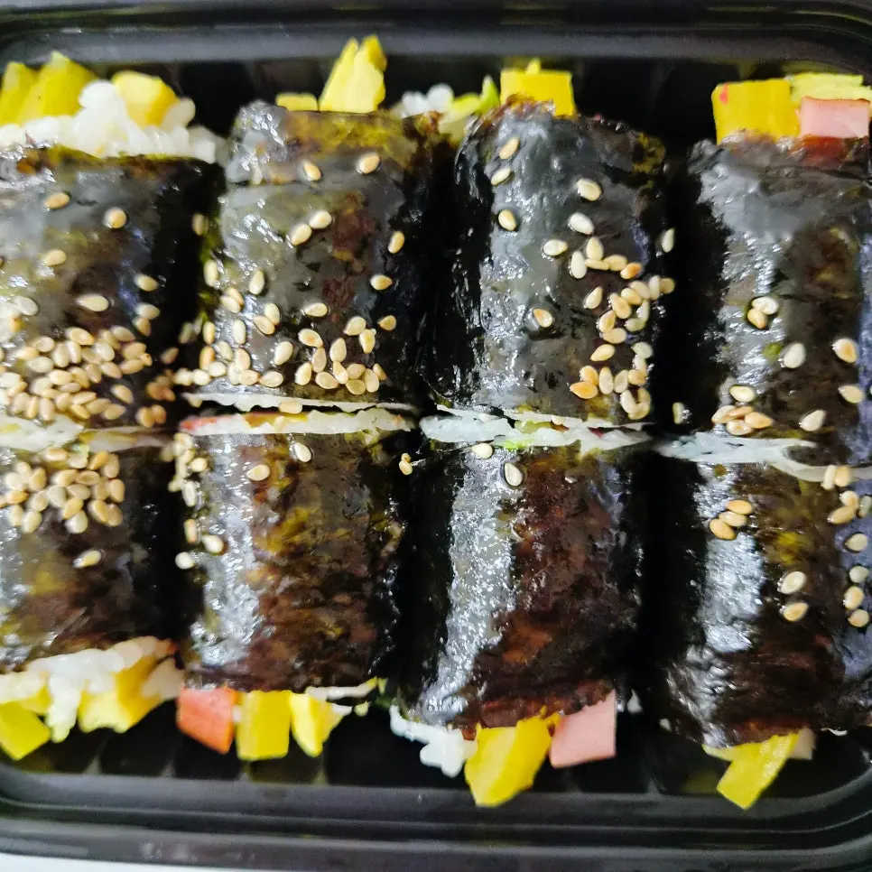 Hyeonseonine's mini gimbap packed with filling