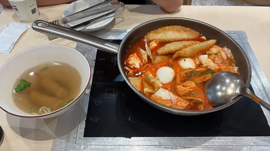 Lunch photo of instant tteokbokki at Hyeonseonine in Yeouido IFC Mall