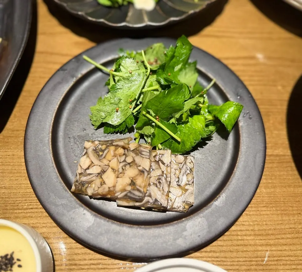 Sliced mushroom with truffle chamnamul (wild chervil)