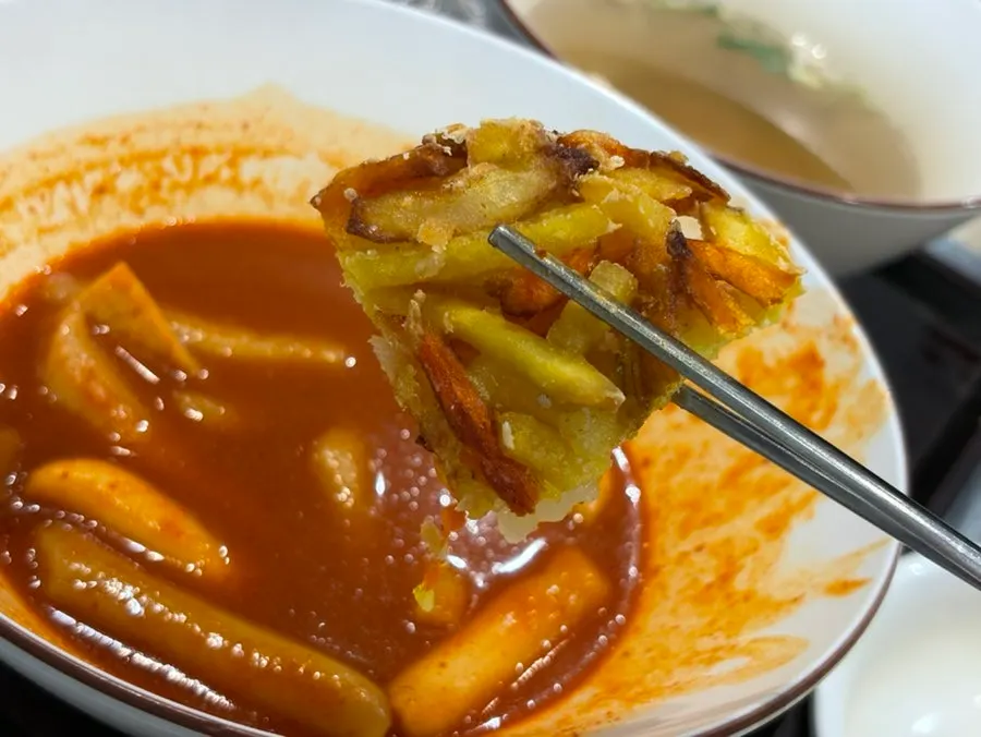 떡볶이와 함께 나온 분식 구성