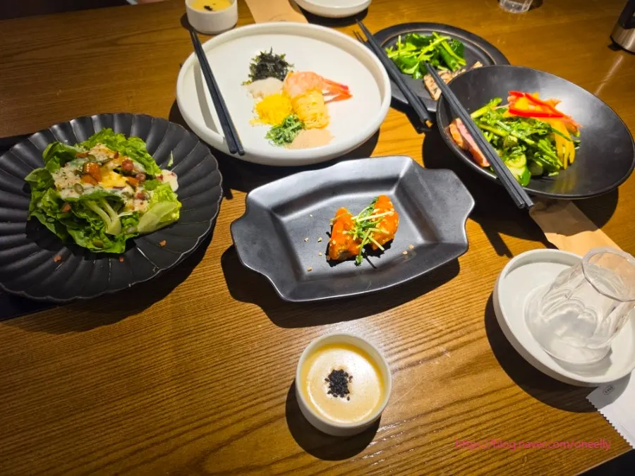 Order of today’s rice pot, tteokgalbi, and grilled abalone