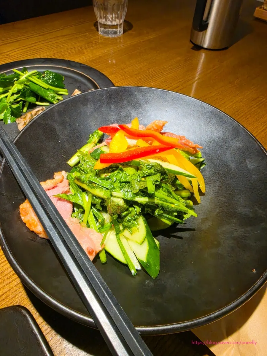 Upscale table plating