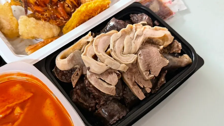 내장이 함께 나온 현선이네 순대 접시