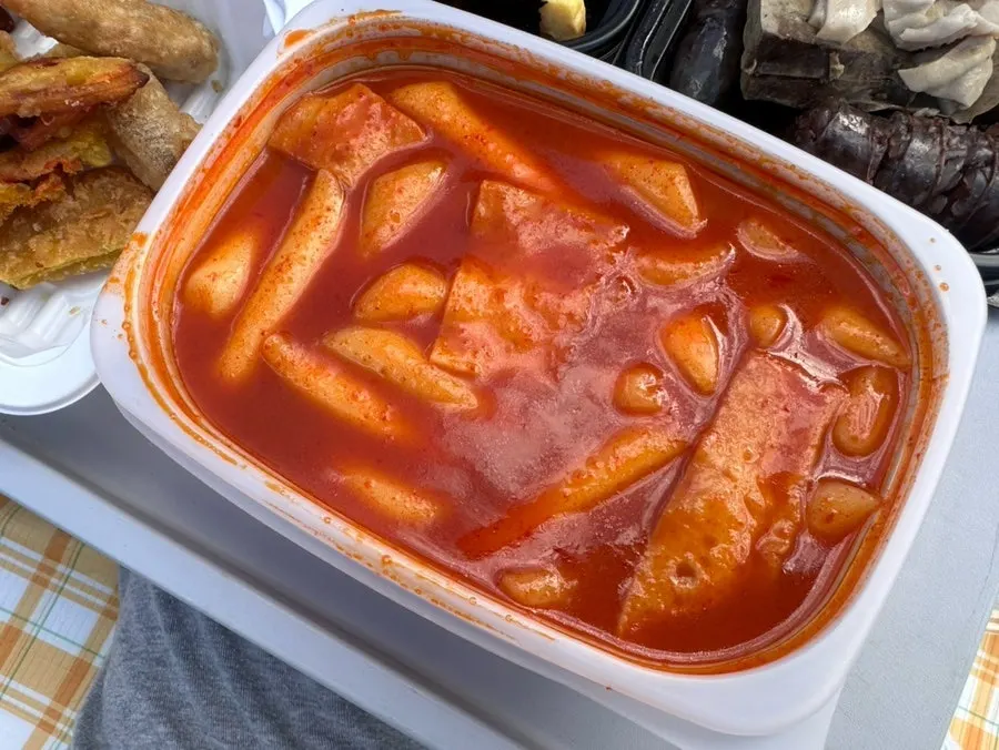Close-up of Hyeonseonine's medium-spice tteokbokki