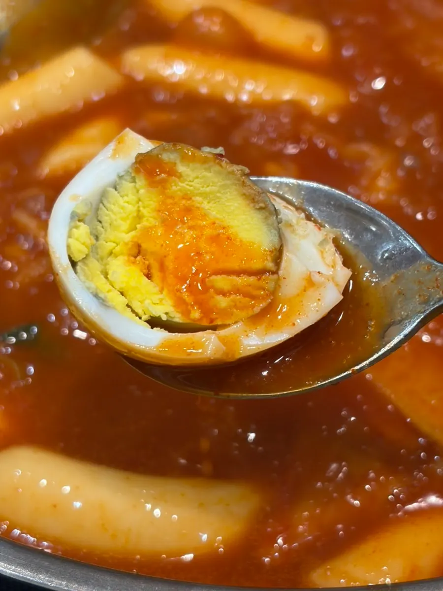 Seasoning-soaked yaki-mandu and instant tteokbokki
