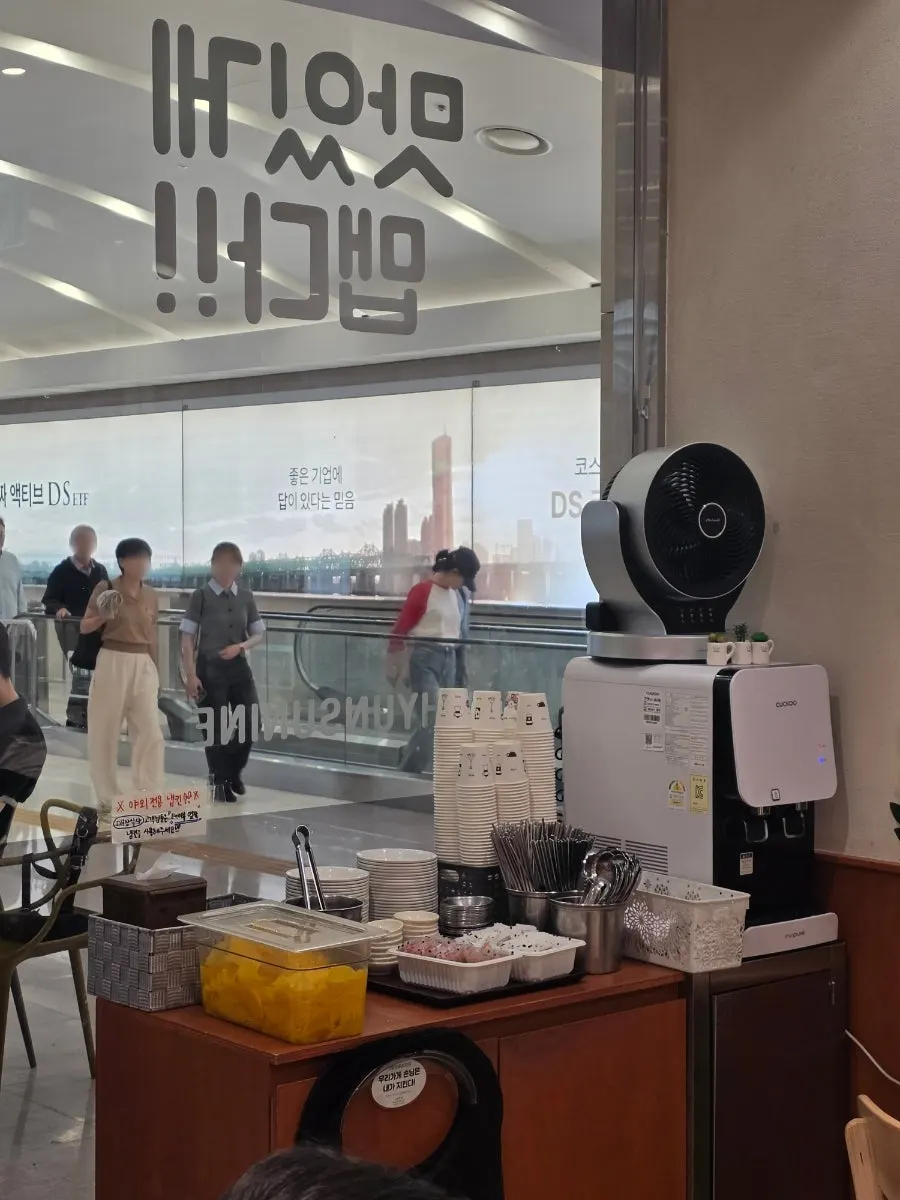 IFC몰 지하 2층 현선이네 프리미엄 매장 입구