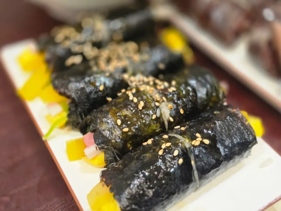한 입 크기의 꼬마김밥