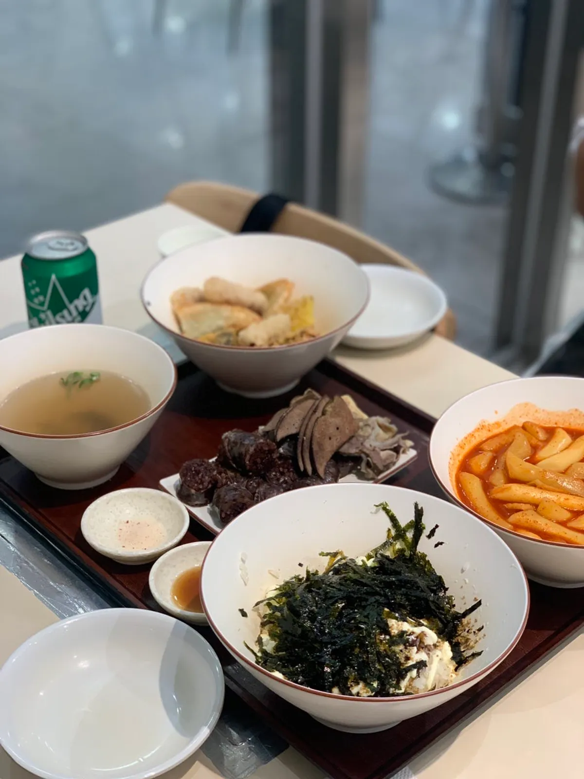 The full Hyeonseoni Set spread out on the table