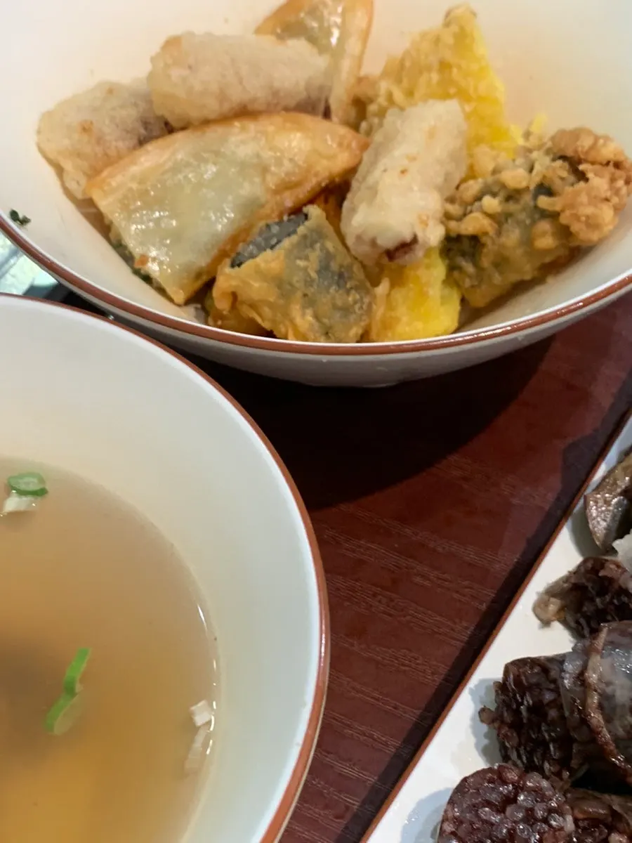 Cross-section of sundae with glass noodles intact
