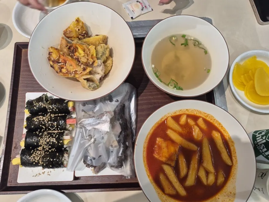 현선이 세트를 다 먹은 테이블