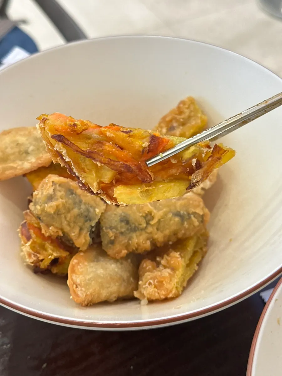 Assorted vegetable, kimmari, squid, and mandu fried snacks