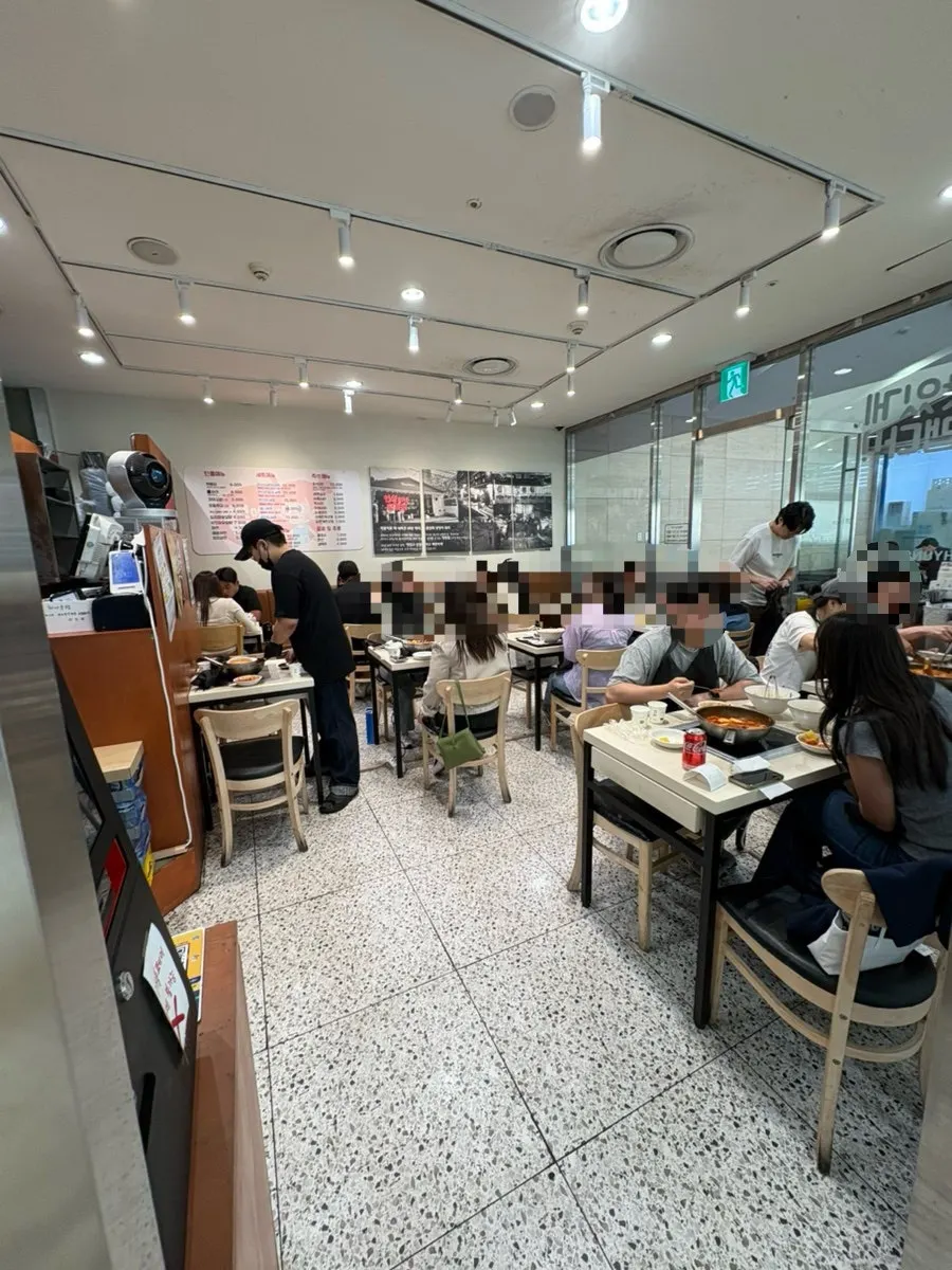 현선이네 프리미엄 IFC몰점 매장 입구 모습