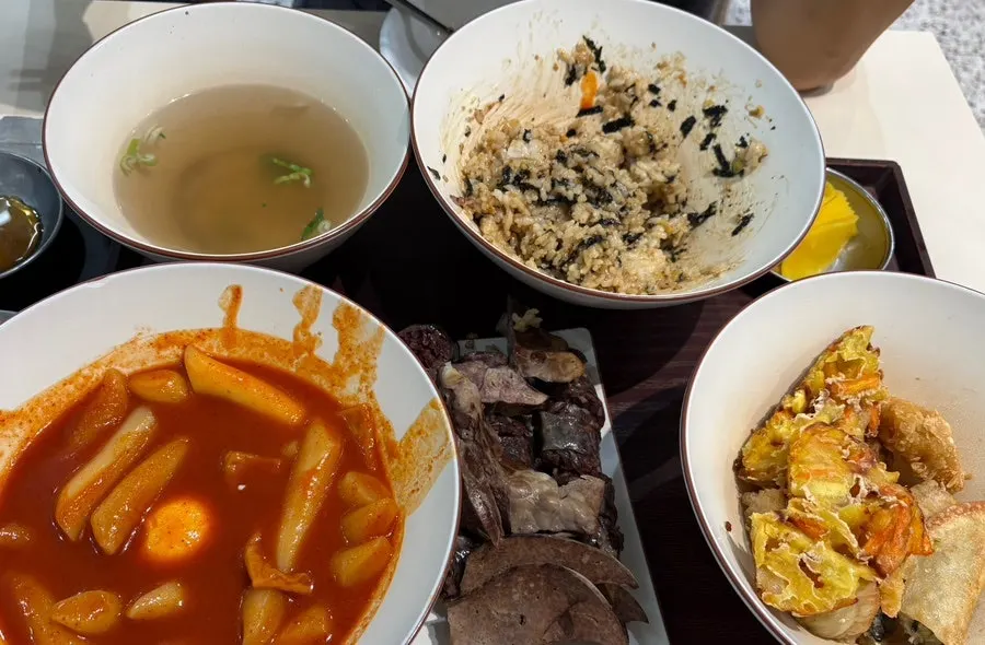 떡볶이 튀김 순대가 함께 나온 현선이세트
