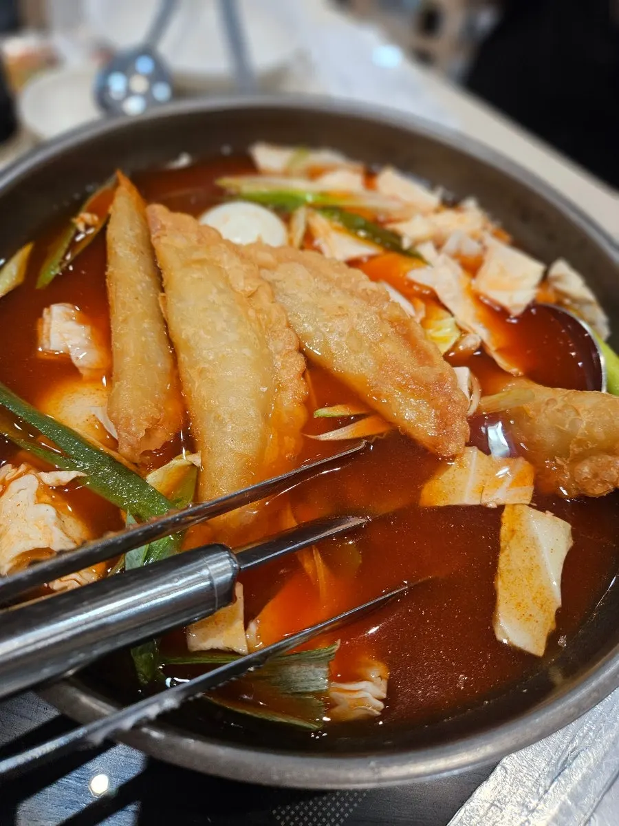 완성된 참치마요 주먹밥 접시