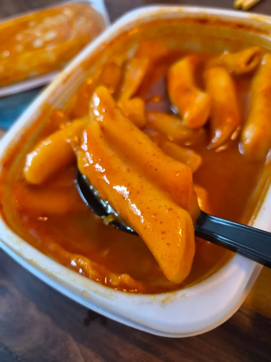 Sweet tteokbokki sauce and rice cakes