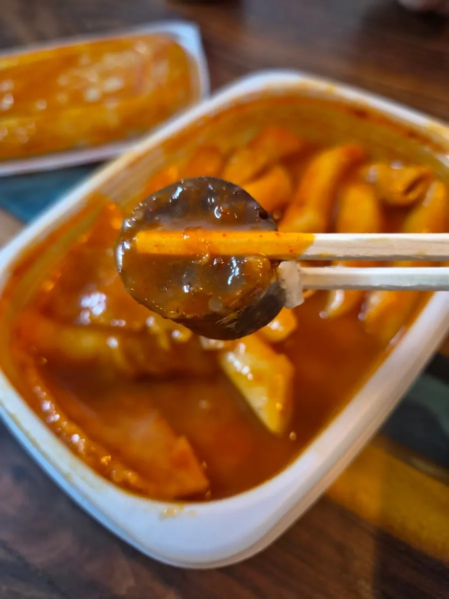 Close-up of the Hyeonseoni Set fried snacks