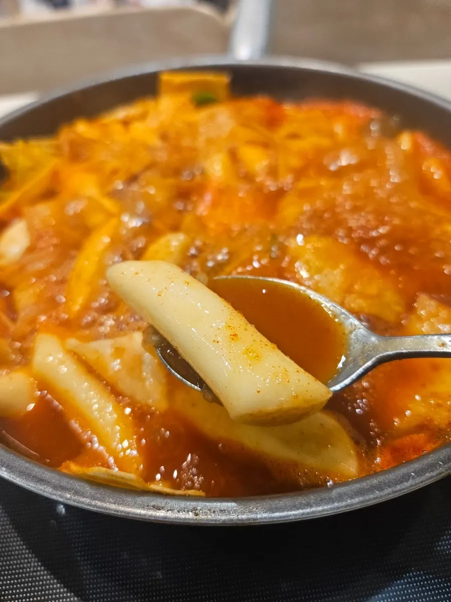 소스를 머금은 야끼만두