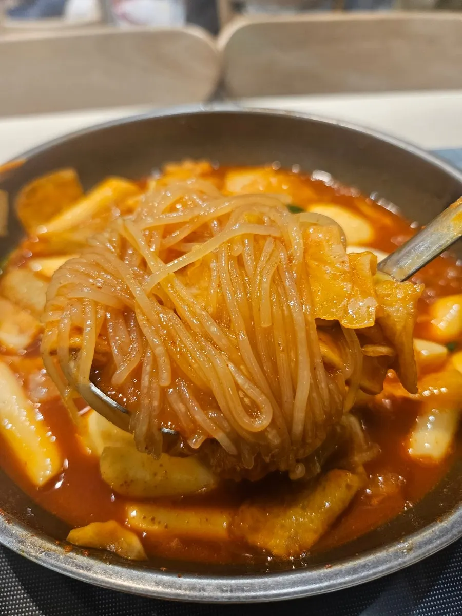 마지막까지 비운 떡볶이 냄비