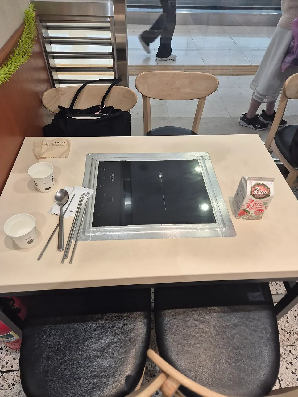 Indoor table at Hyeonseonine equipped with a burner