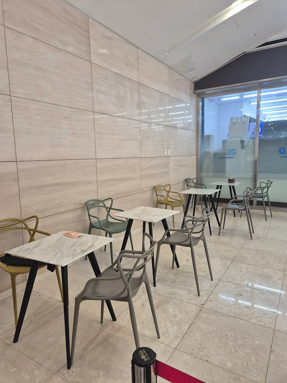 Fully occupied indoor seating at Hyeonseonine