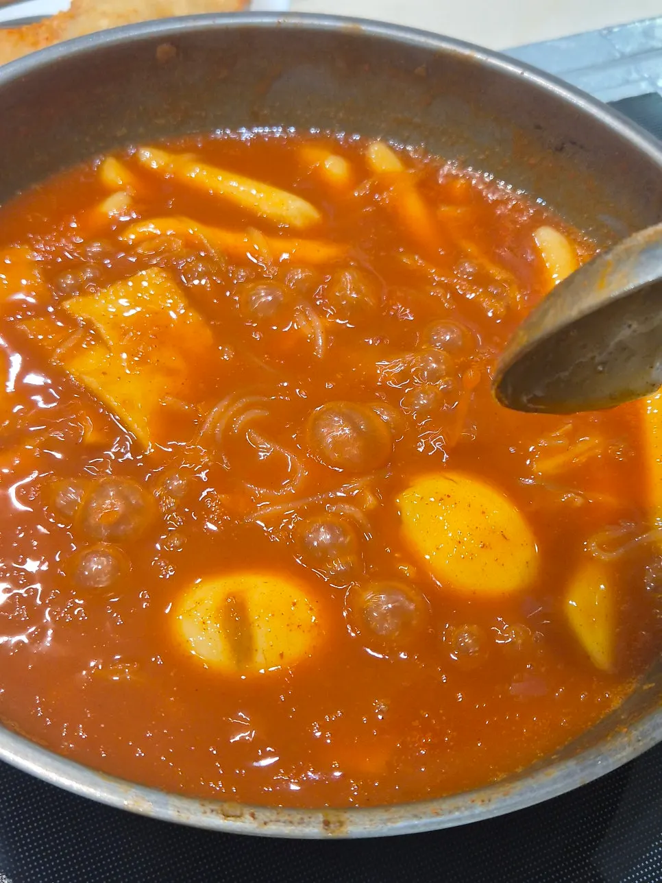 Scooped-out jjolmyeon noodles and rice cake sari