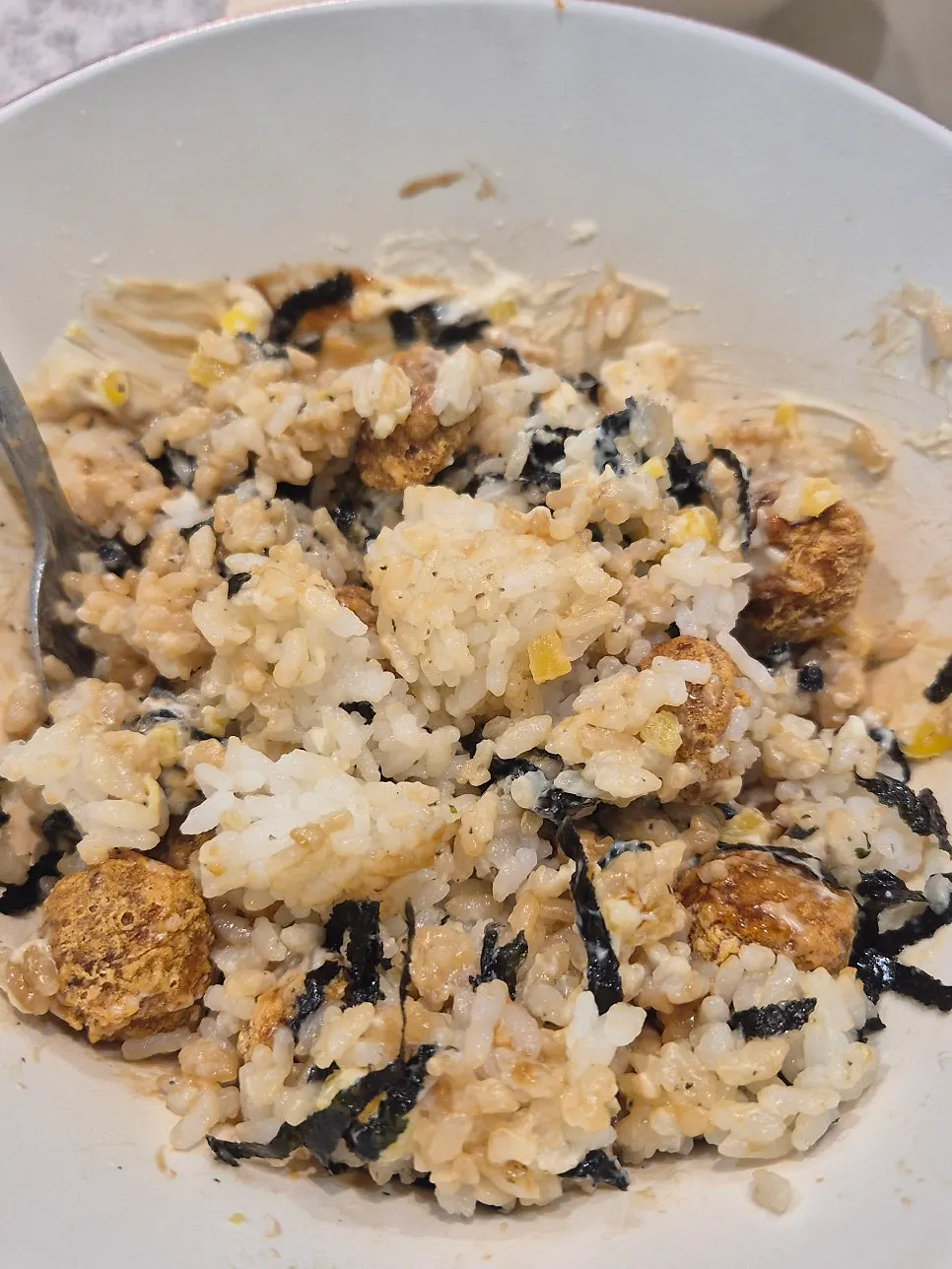 Rice poured into the tteokbokki pot and mixed together