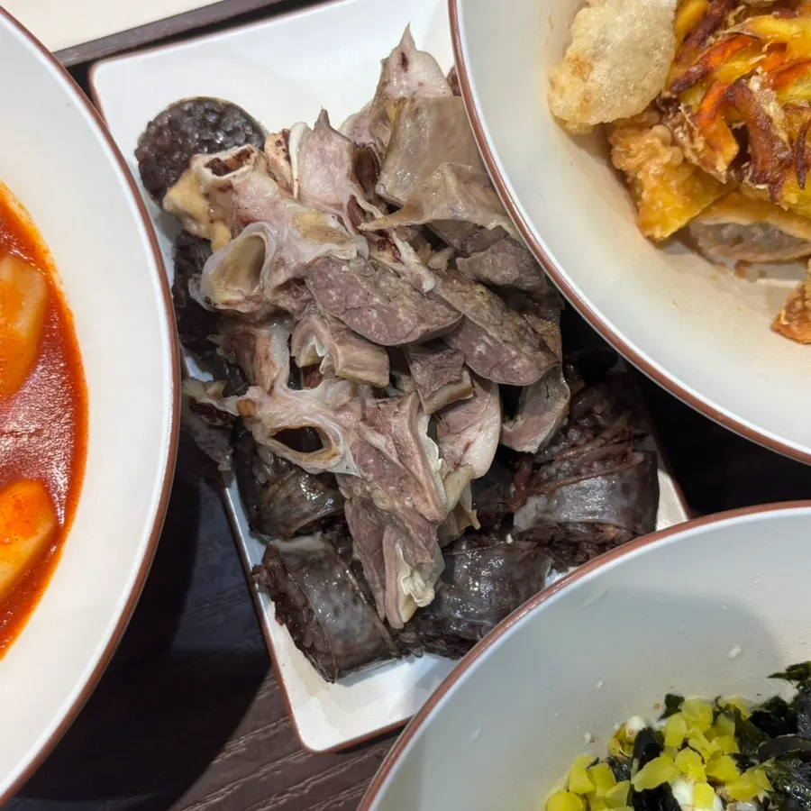 A plate of sundae piled with offal