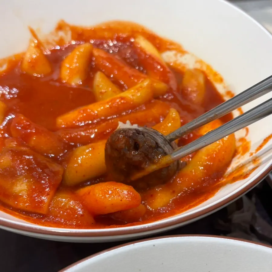Sundae dipped in tteokbokki sauce