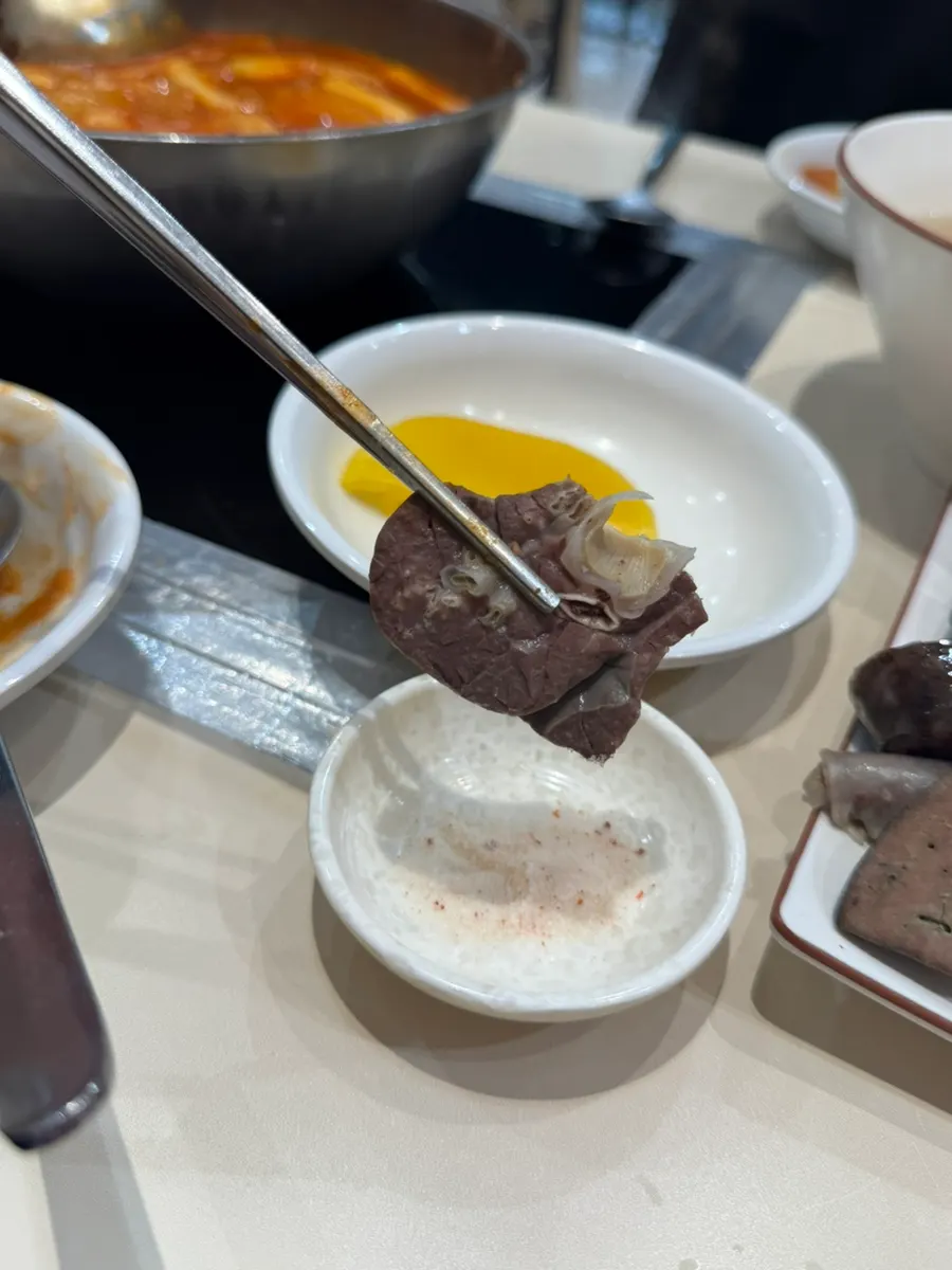 속이 꽉 찬 당면순대 단면