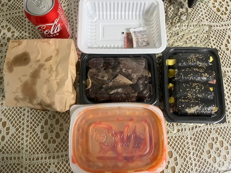 Hyeonseonine Set packed in a shopping bag