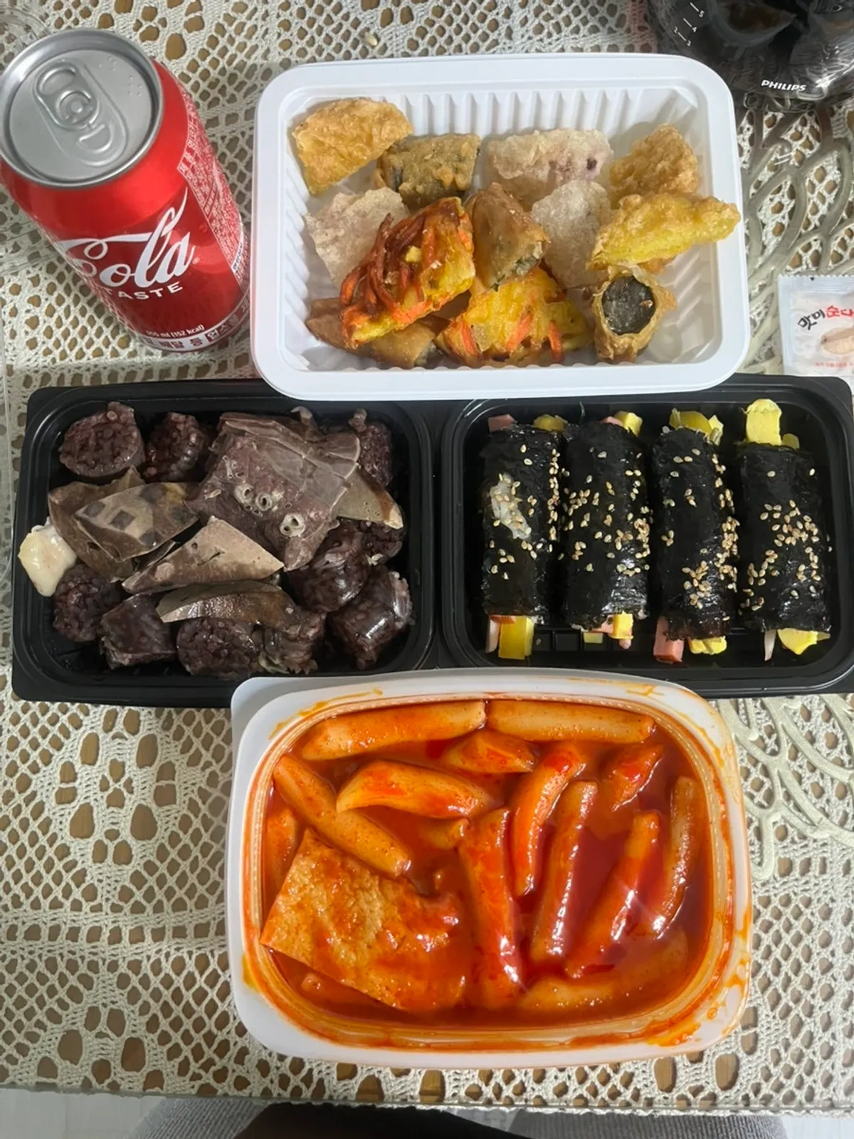 Hyeonseonine Set and cola opened up at home
