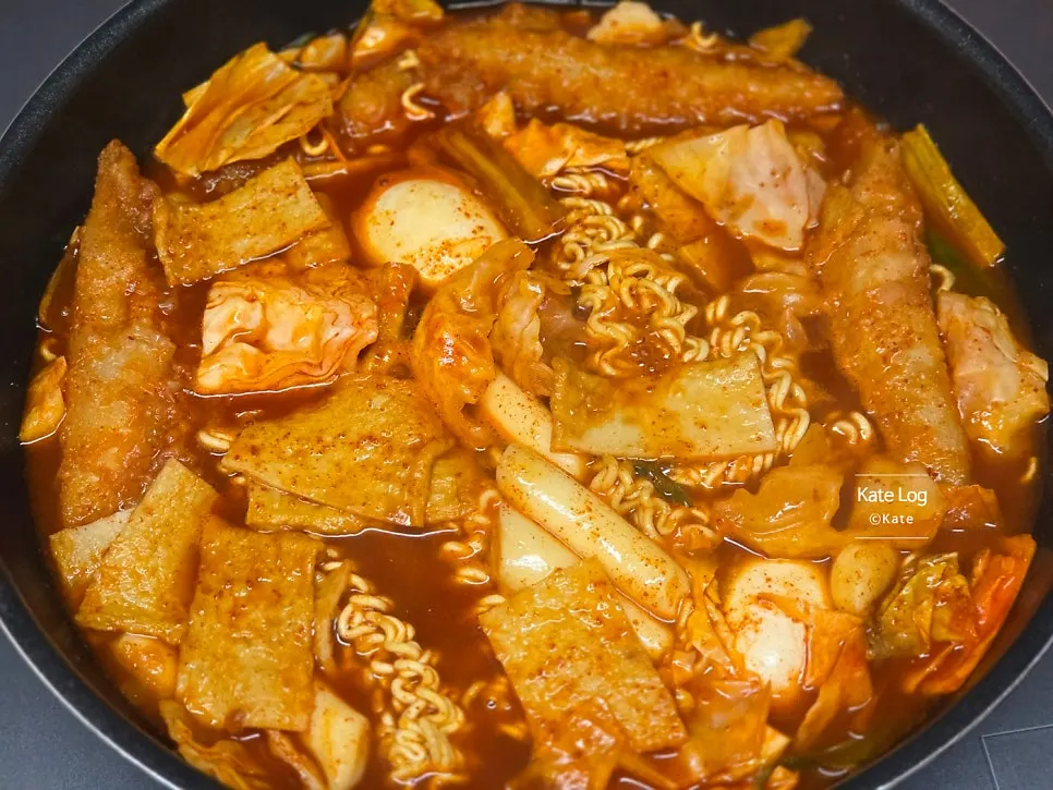 Instant tteokbokki with the noodles cooked to just the right texture